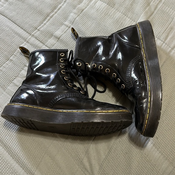 DR. Martens charol boots size 7 men’s and 8 women’s. - Picture 5 of 6